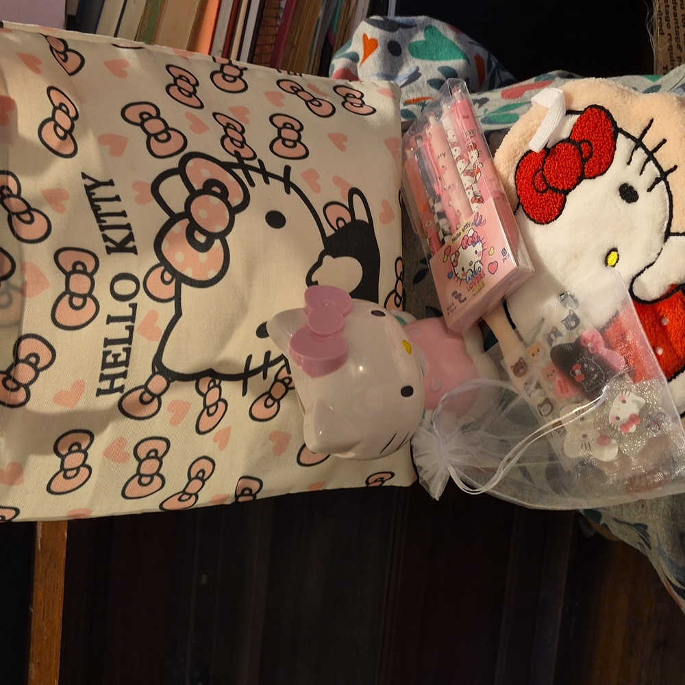 NWT 🩷 SANRIO GIFT BUNDLE 🩷 in 🎀HELLO KITTY Cotton Tote🎀 8+ items ⚘️ $65 R!